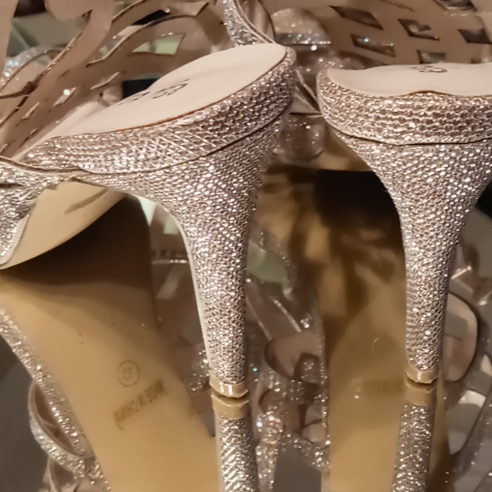 Heels - Picture 5 of 7